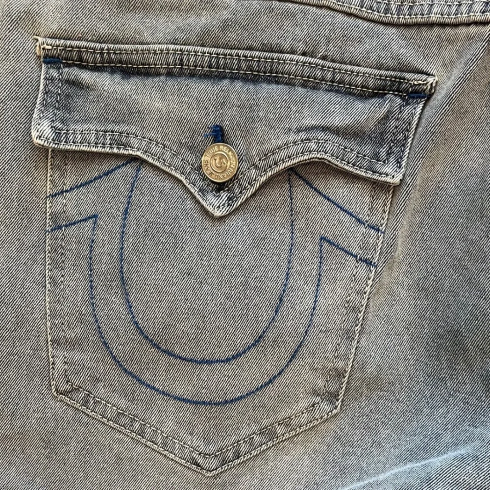 True Religion Mens Ricky Relaxed Straight Denim Shorts Light Breezy Wash 40‎ NWT